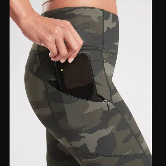 Athleta Camo Contender 7/8 Tight Size XL - Picture 6 of 12